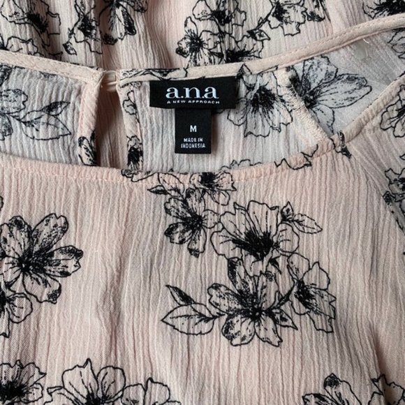 WOMENS - sz Med A.N.A light pink bell sleeve blouse top high/low hem floral - Picture 4 of 5